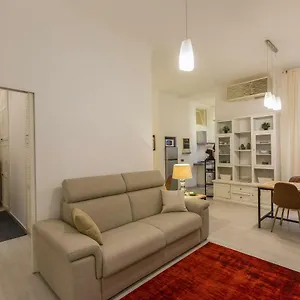  Apartment Lovely New Home, Trastevere!
